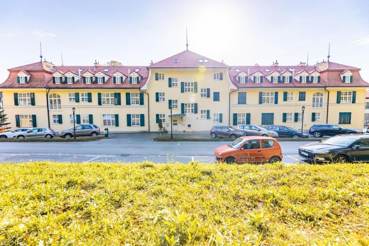 Apartments Vila Golf - Flucher Turizem روغاسكا سْلاتِنا المظهر الخارجي الصورة